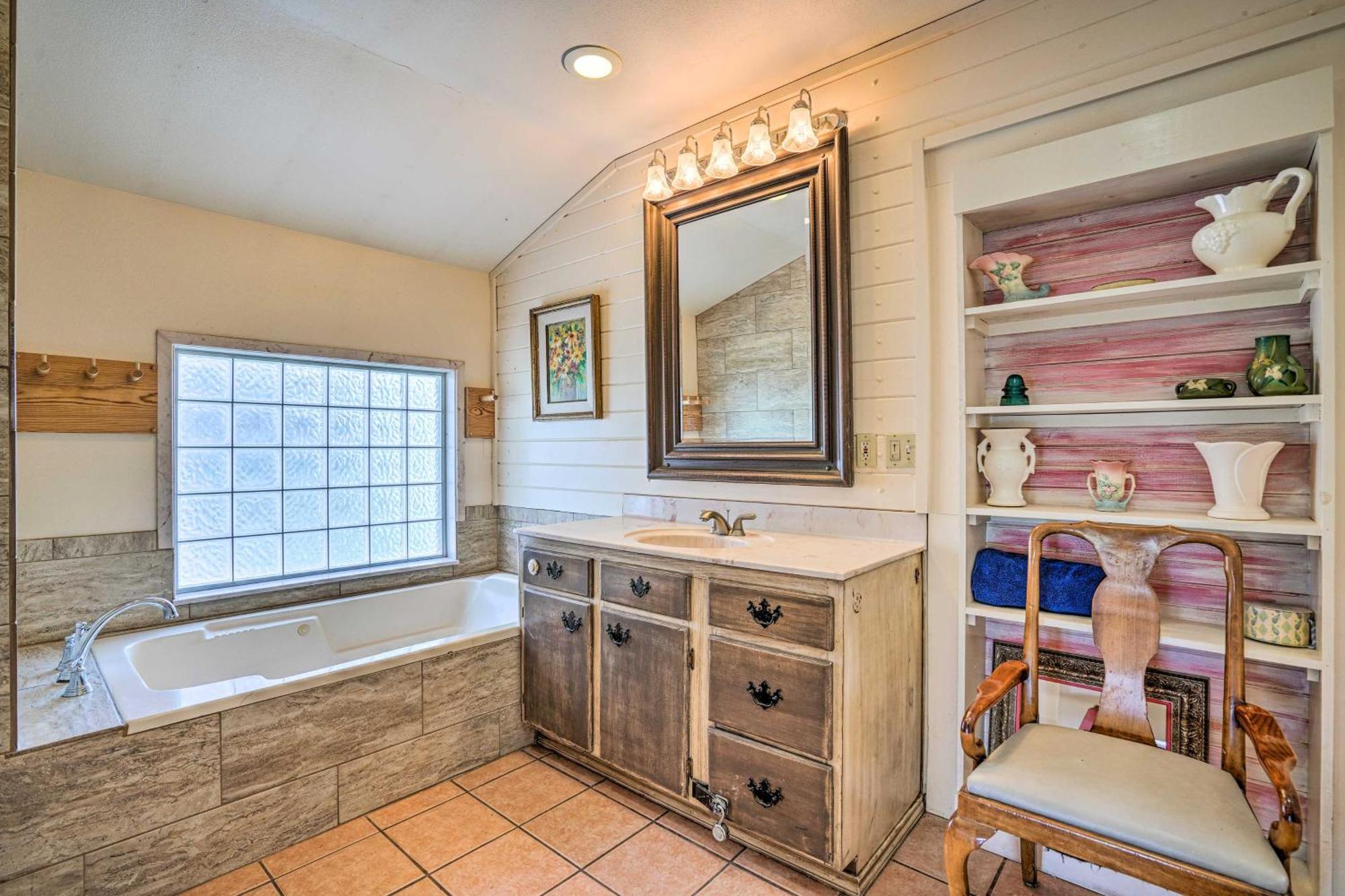 Waterfront Guadalupe River Lodge Home With Dock! 塞金 外观 照片