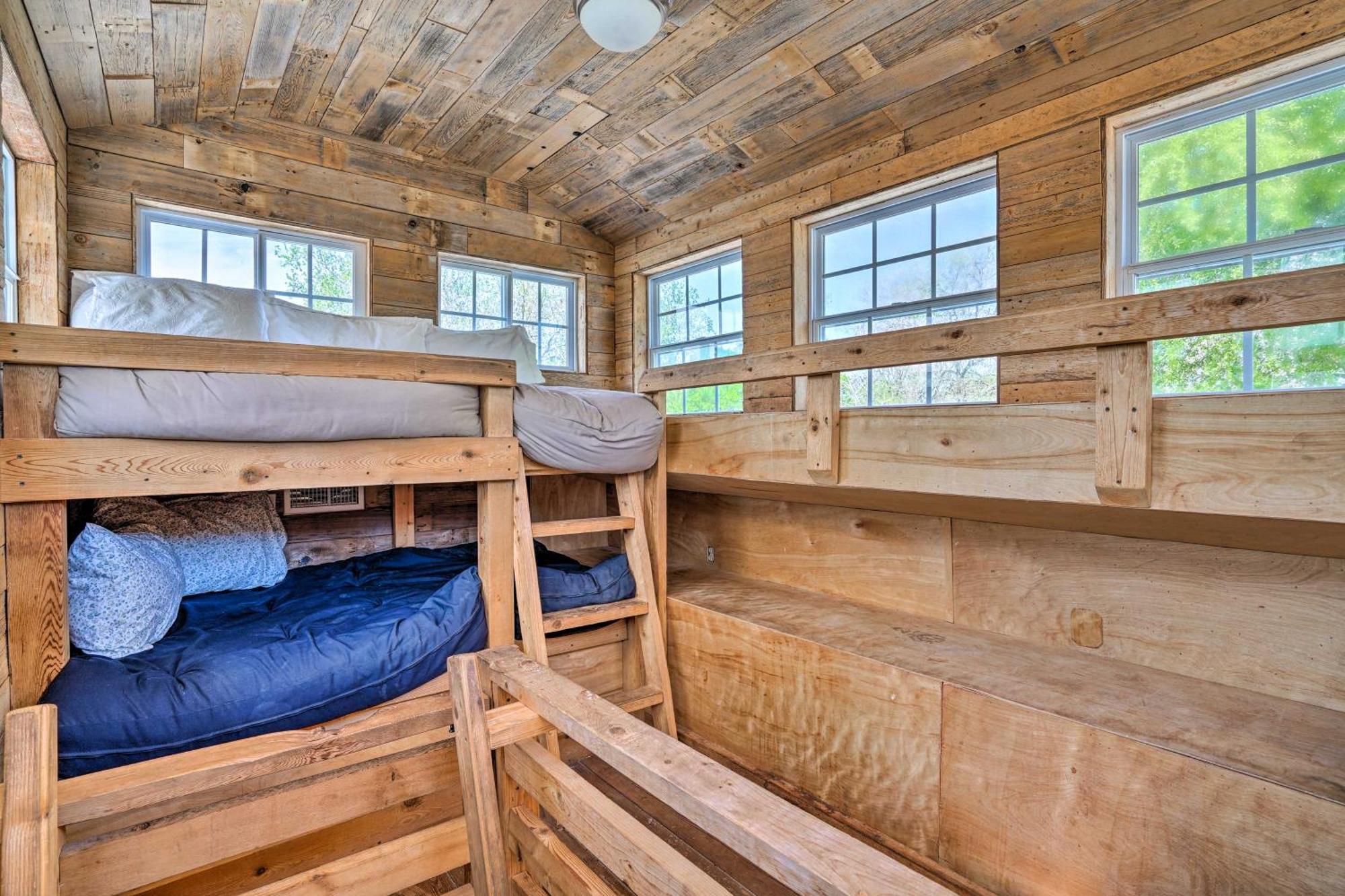 Waterfront Guadalupe River Lodge Home With Dock! 塞金 外观 照片