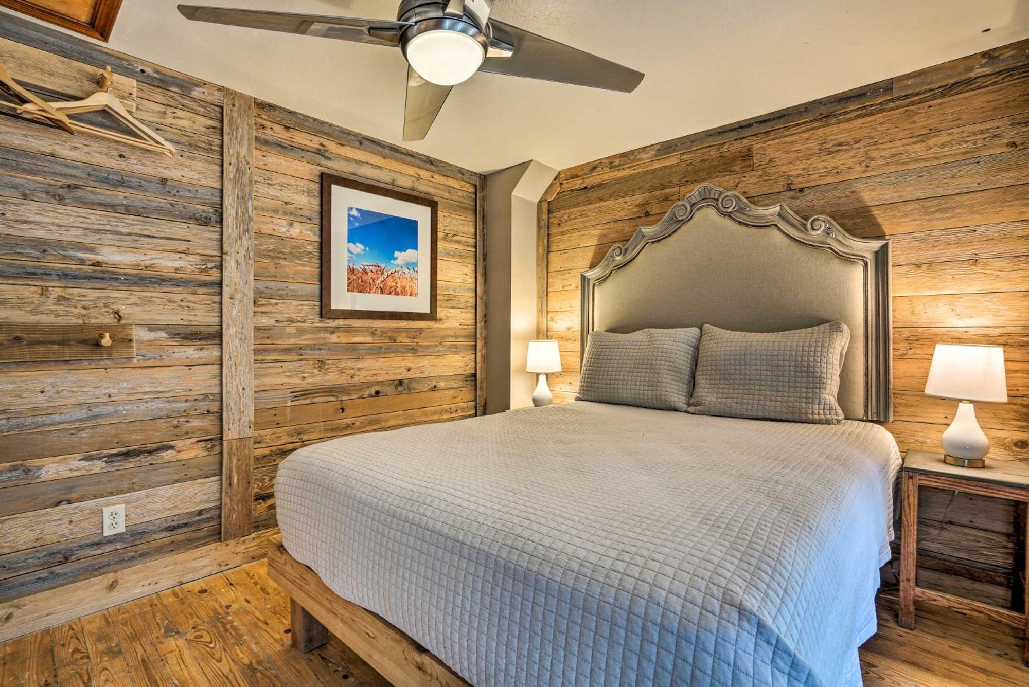 Waterfront Guadalupe River Lodge Home With Dock! 塞金 外观 照片