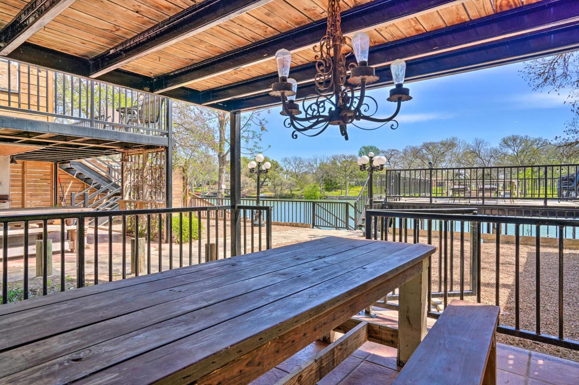 Waterfront Guadalupe River Lodge Home With Dock! 塞金 外观 照片